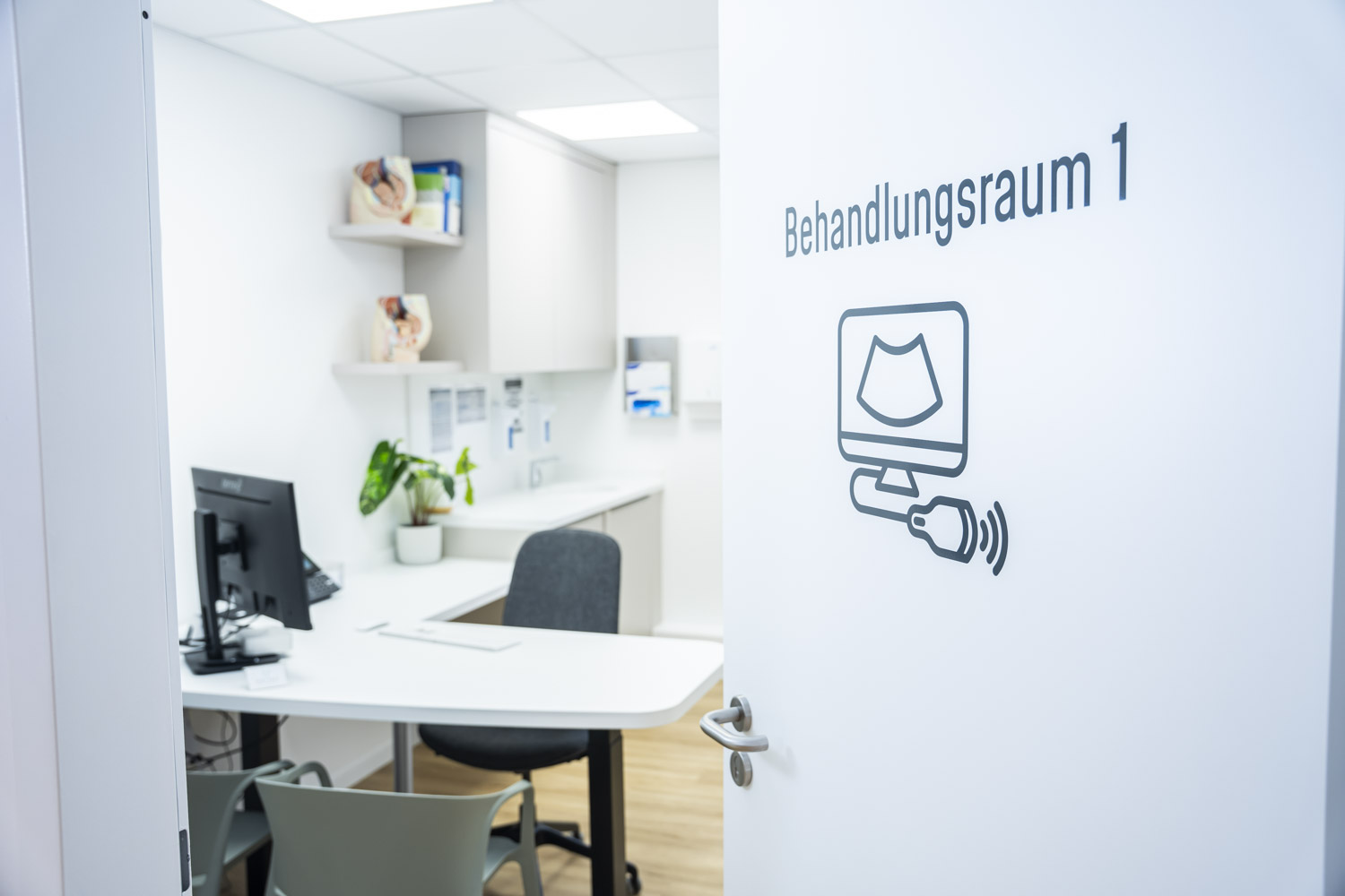Heller Behandlungsraum der Urologie² Hamm