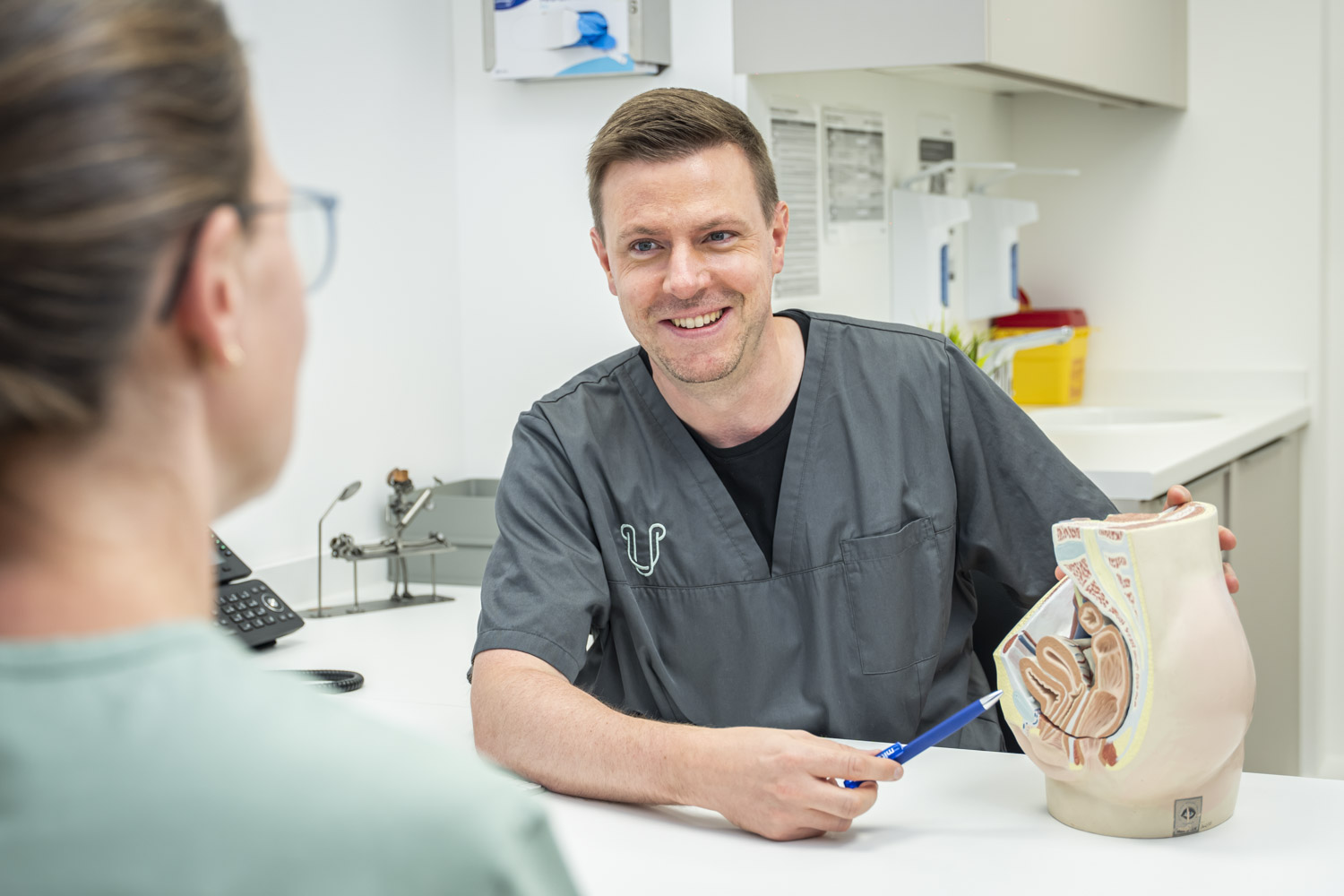 Dr. med. Jens Jaeger erklärt am Anatomiemodell in der Urologie² Hamm